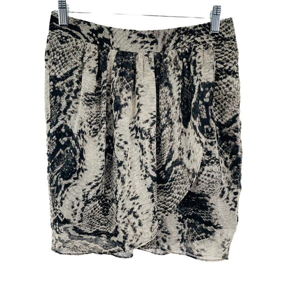 ADELYN RAE Gray Snakeskin Asymmetrical Faux Wrap Chiffon Mini Skirt S NWT - Picture 2 of 14